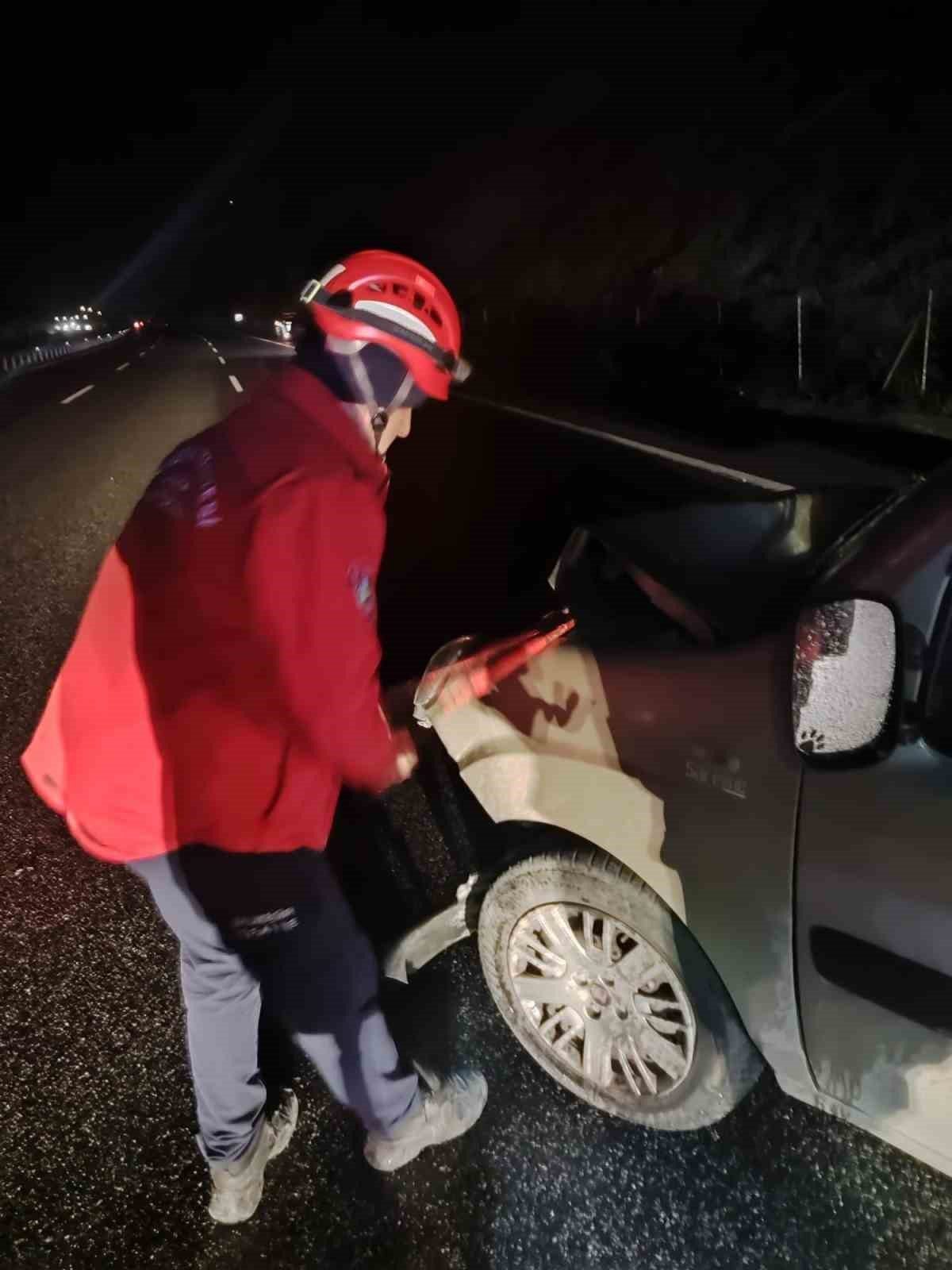 Balıkesir’de meydana gelen çift taraflı trafik kazasında 2 kişi yaralandı.