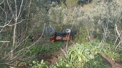 Baalıkesir’in Bigadiç ilçesinde tarlaya çifte giden traktör sürücüsünün direksiyon hakimiyetini