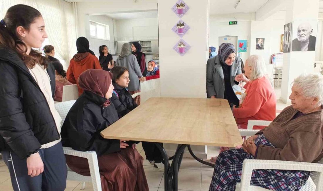 Balıkesir’in Burhaniye ilçesinde, bir grup öğrenci, öğretmenlerinin eşliğinde Kenan Sucuoğlu