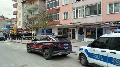 Tekirdağ’ın Çerkezköy ilçesinde husumetliler arasında çıkan tartışma kanlı bitti. Balkondan