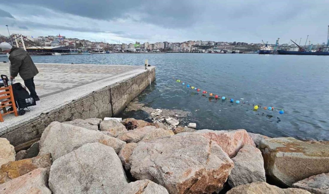 Balıkesir’in Bandırma ilçesinde sahil bölgesinde bulunan havalı tüfekle balon atış