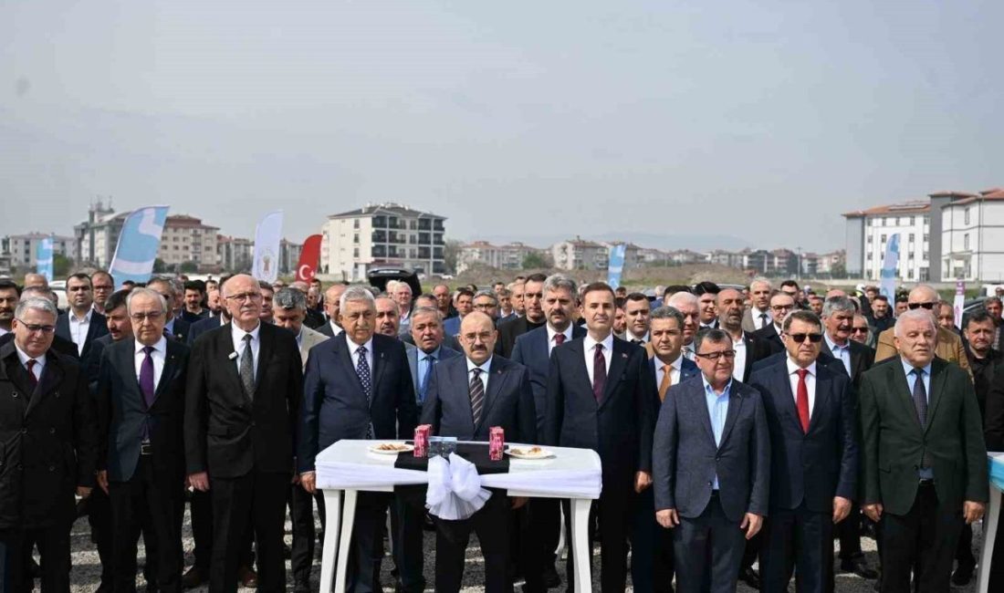 Balıkesir Büyükşehir Belediye Başkanı Ahmet Akın, BESOB’un yeni hizmet binasının
