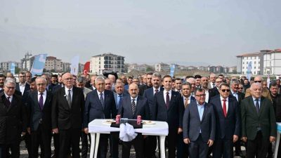 Balıkesir Büyükşehir Belediye Başkanı Ahmet Akın, BESOB’un yeni hizmet binasının