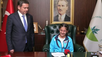 Osmangazi Belediye Başkanı Erkan Aydın, geleceğin teminatı olan çocuklara verdiği