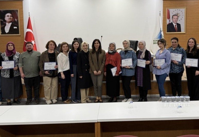 Kartepe Belediyesi personeline yönelik düzenlenen eğitimde kanser, ruh sağlığı ve