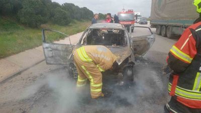 Biga-Bandırma Karayolu Marmara OSB yakınlarında çıkan araç yangını ekiplerin müdahalesiyle