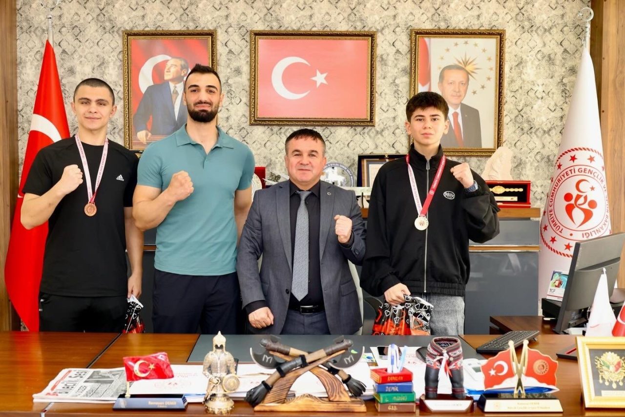Bilecikli boks sporcuları Türkiye derecesi elde etti. Diyarbakır’da düzenlenen Okul