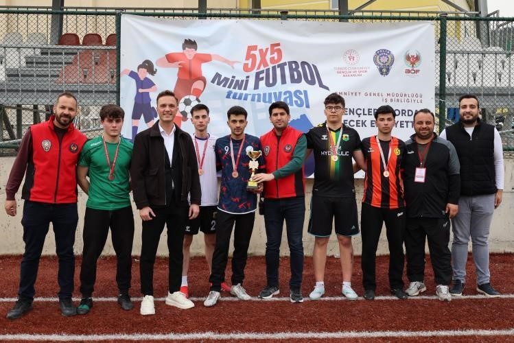 Bilecik‘te Polis Haftası etkinlikleri kapsamında 5×5 Futbol Turnuvası sona erdi.