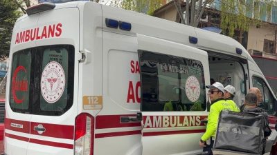 Bilecik’te meydana gelen trafik kazasında, motosikletin çarptığı yaya yaralandı. Edinilen