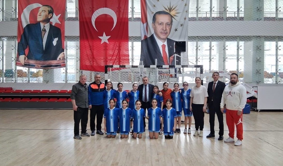 Bilecik’in Bozüyük ilçesinde Okul Sporları Hentbol Küçük Kızlar Yarı Final