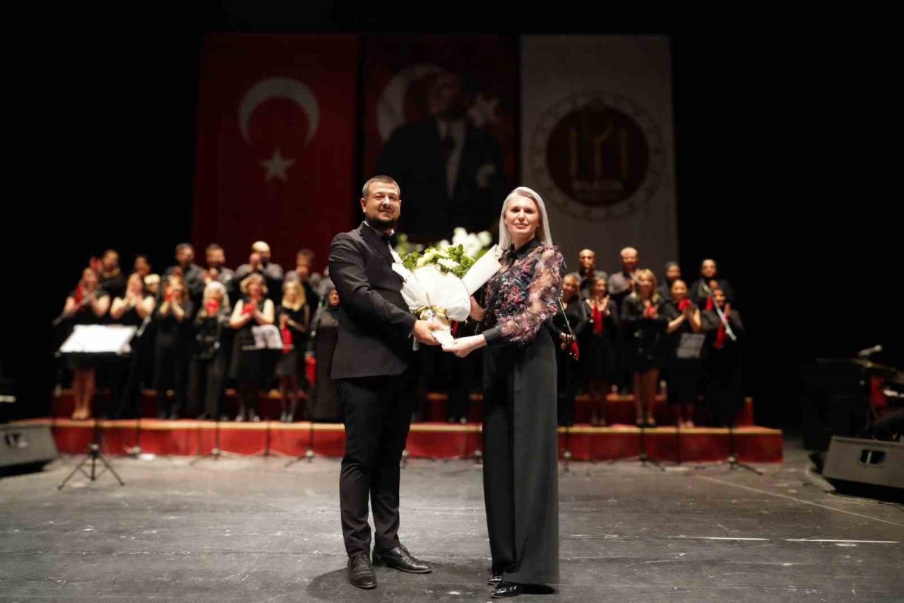 Bilecik Belediyesi Korosu tarafından düzenlenen “’Sazdan Söze Türk Halk Müziği