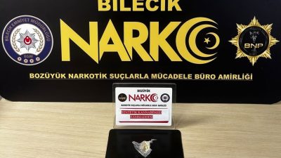 Bilecik’in Bozüyük ilçesinde gerçekleştirilen uyuşturucu operasyonunda 1 şüpheli şahıs yakalandı.