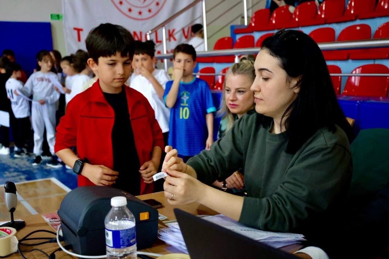 Bilecik’te gerçekleştirilen yetenek taramasıyla geleceğin yıldızları ortaya çıkıyor. Bilecik Gençlik