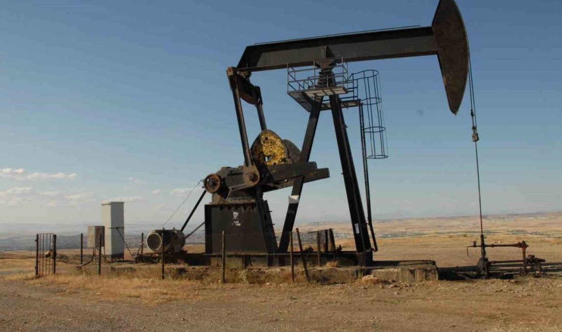 Petrol fiyatları İran’a yönelik uzun süreli abluka endişeleriyle yükseldi. Brent