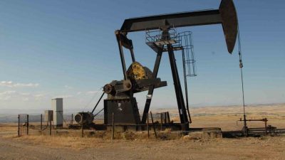 Petrol fiyatları İran’a yönelik uzun süreli abluka endişeleriyle yükseldi. Brent