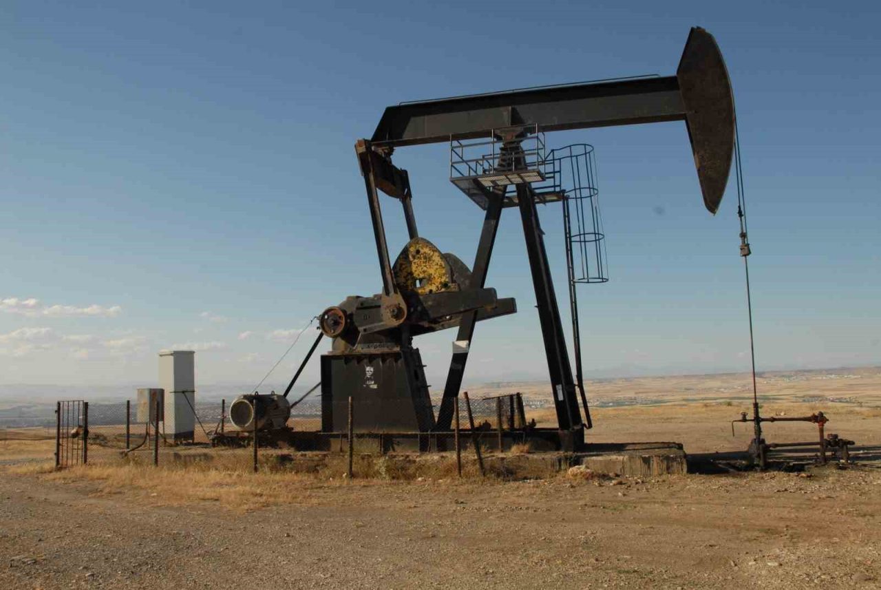 Petrol fiyatları İran’a yönelik uzun süreli abluka endişeleriyle yükseldi. Brent