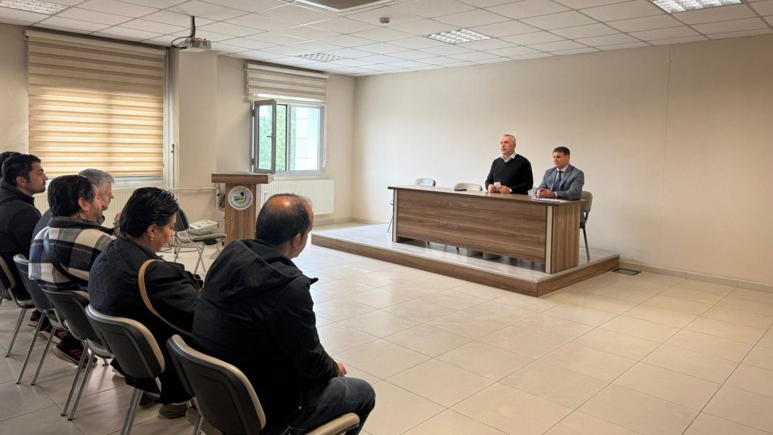 Burhaniye’de bağımlılıkla mücadele toplantısı yapıldı. Kaymakamlık Salonunda İlçe Milli Eğitim