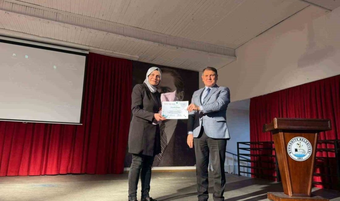 Burhaniye ilçesinde, İlçe Milli Eğitim Müdürlüğü tarafından düzenlenen ’Yapay Zeka