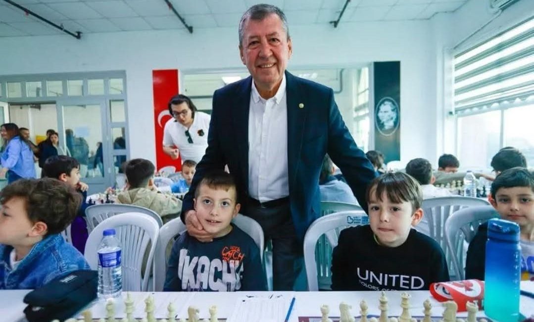 Burhaniye ilçesinde, Belediye tarafından düzenlenen Satranç Turnuvası başladı. Ahmet Akın