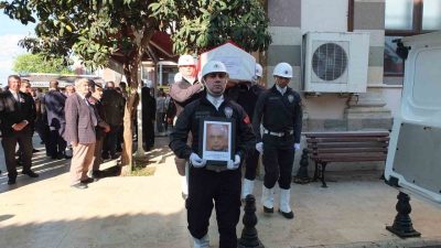 Burhaniye ilçesinde, çeşitli illerde görev yaptıktan sonra Burhaniye’ye yerleşen emekli