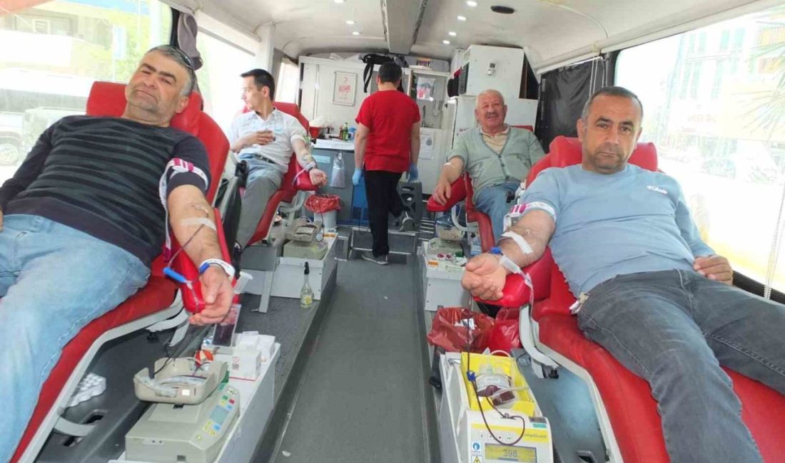 Burhaniye ilçesinde, Balıkesir Kızılay Kan Merkezi’nin düzenlediği kan bağısı kampanyası