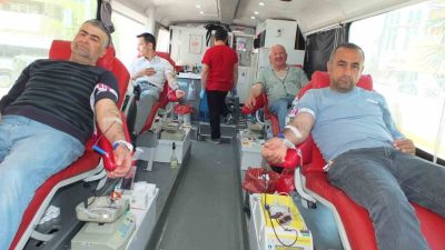 Burhaniye ilçesinde, Balıkesir Kızılay Kan Merkezi’nin düzenlediği kan bağısı kampanyası