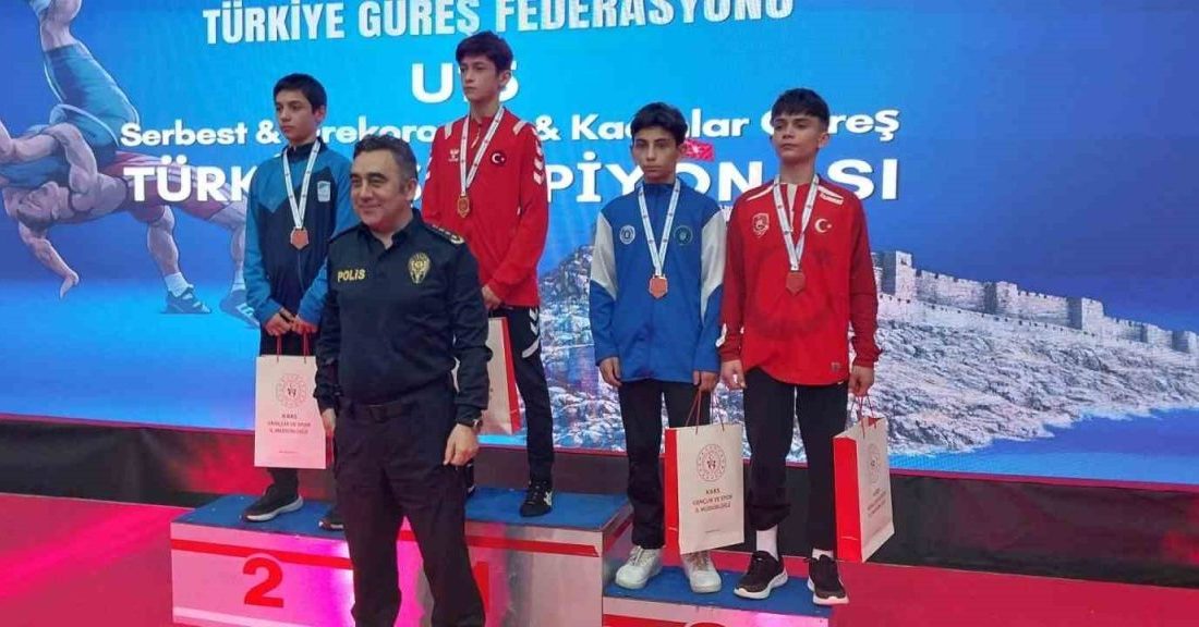 Türkiye Güreş Federasyonu tarafından Kars’ta düzenlenen U15 Türkiye Güreş Şampiyonası’nda