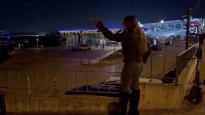 Bursa’da alkollü genç kızlar, yol kenarında bekleyen bir sürücüyü başka