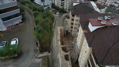 Bursa’nın Mudanya ilçesinde etkili olan yağışın ardından çöken istinat duvarının