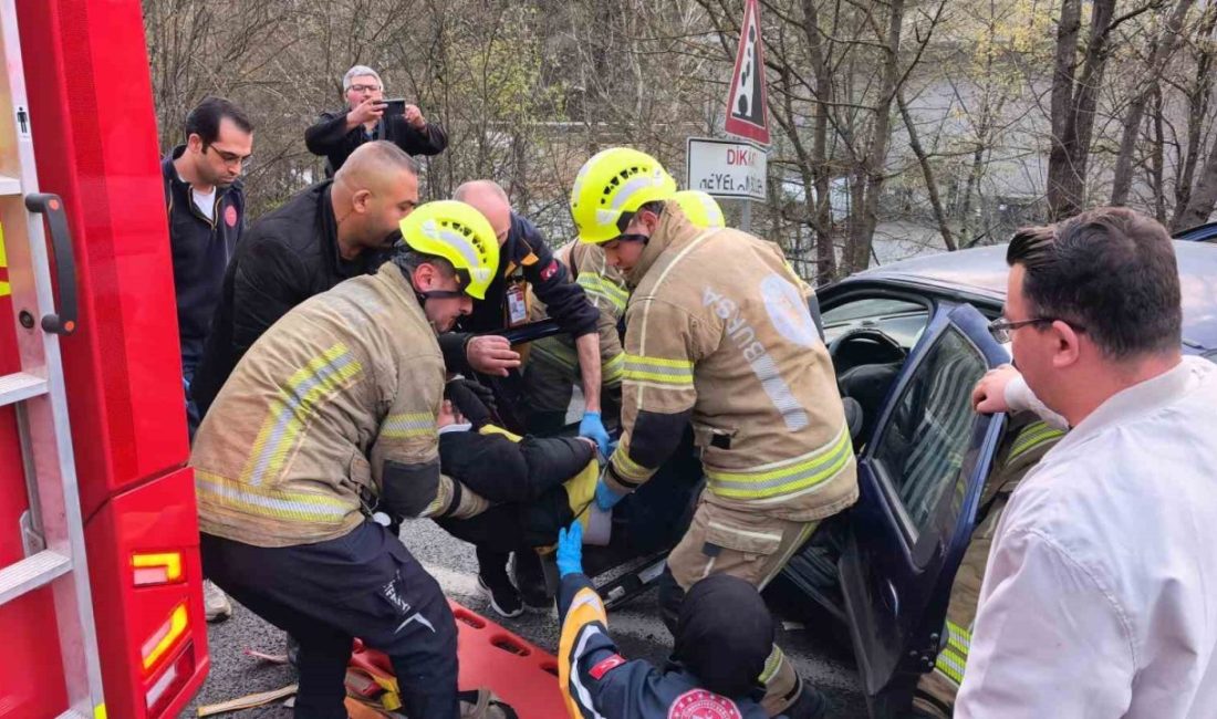 Bursa’nın İnegöl ilçesinde kontrolden çıkan otomobilin bariyerlere çarptığı kazada 2