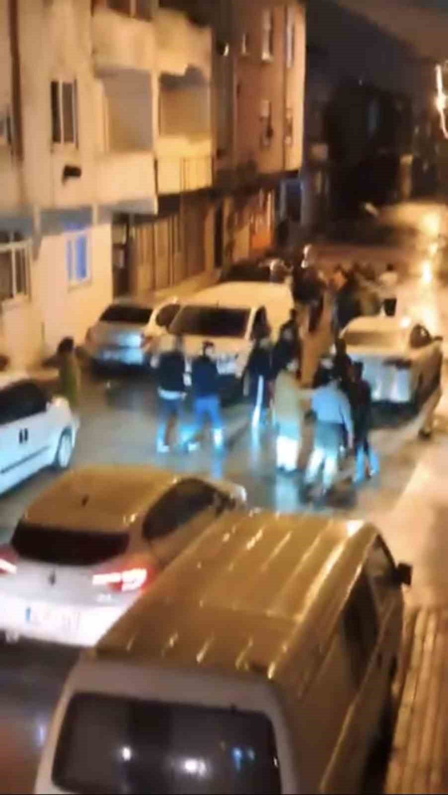 Bursa’da iki grup arasında çıkan kavga mahalleyi adeta savaş alanına