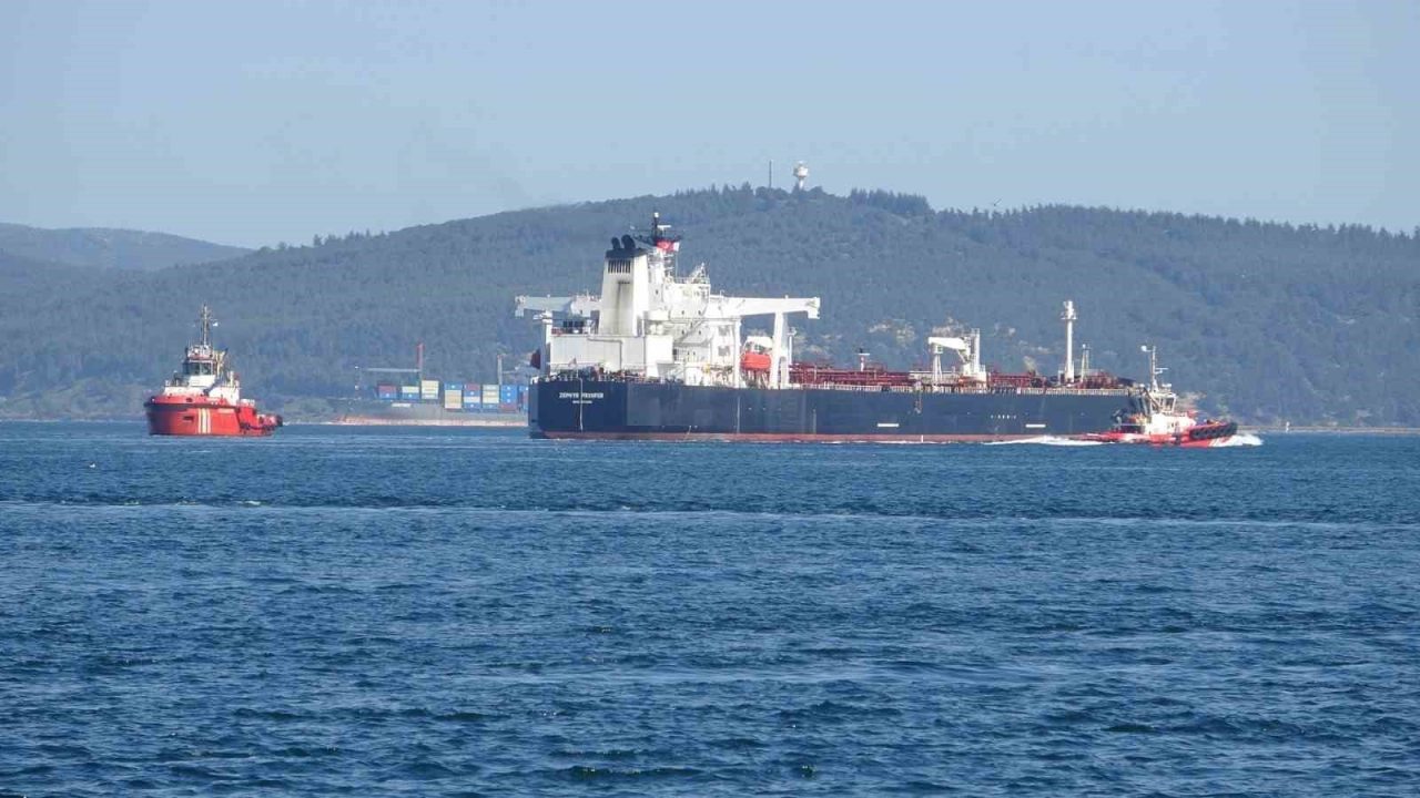 Çanakkale Boğazı’nda ham petrol tankeri ’ZEPHYR PROSPER’ için yapılan kurtarma