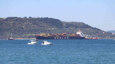 Çanakkale Boğazı’ndan geçen 202 metre uzunluğundaki ’MED BEYKOZ’ isimli konteyner