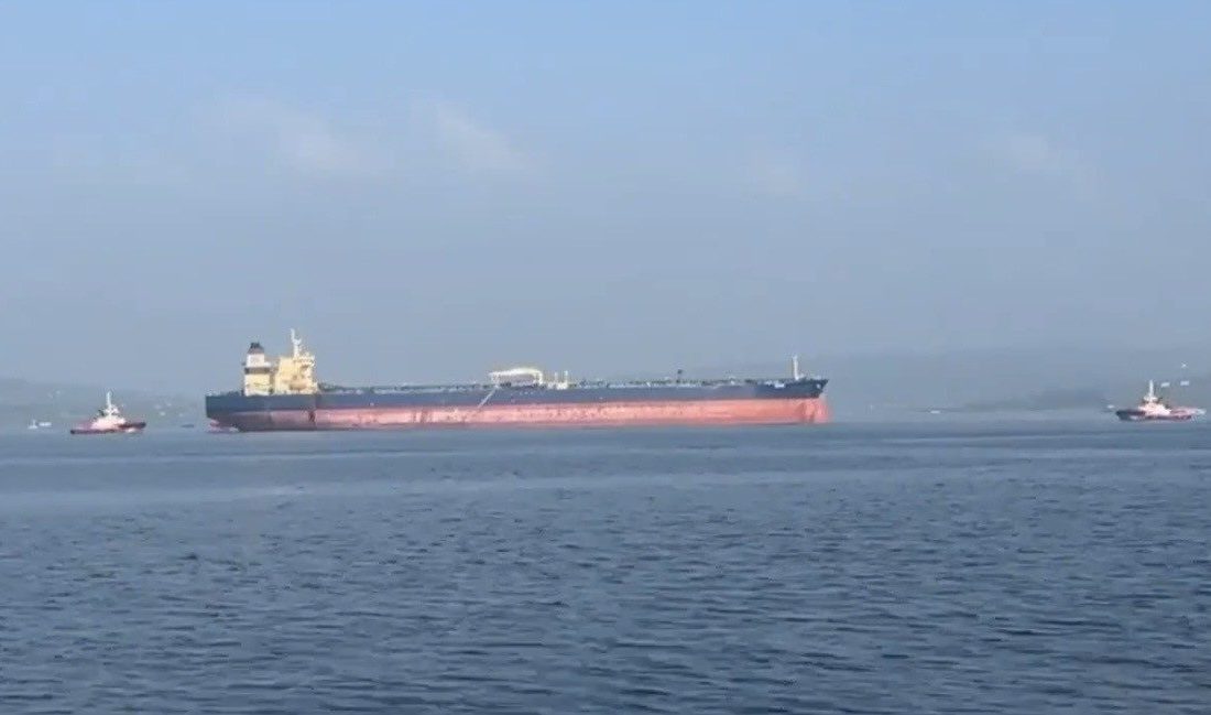 Çanakkale Boğazı’ndan geçen 274 metre uzunluğundaki ’ELBUS’ isimli tanker makine