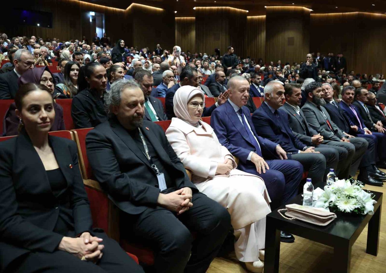 Cumhurbaşkanı Recep Tayyip Erdoğan, ünlü şair ve mütefekkir Necip Fazıl