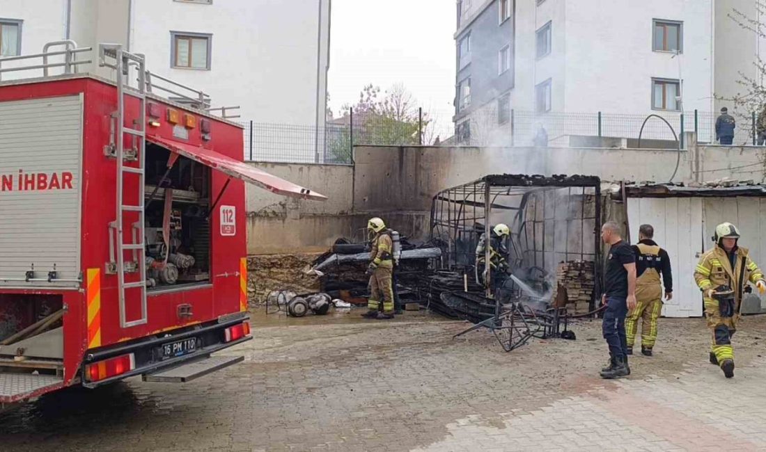 Bursa’nın İnegöl ilçesinde bir sitenin bahçesinde bulunan depoda yangın çıktı.