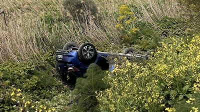 Erdek-Bandırma karayolu Tatlısu mevkiinde meydana gelen tek taraflı trafik kazasında