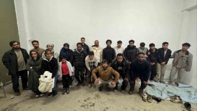 Edirne’nin Uzunköprü ilçesinde jandarma ekiplerince yürütülen çalışmalarda 21 düzensiz göçmen