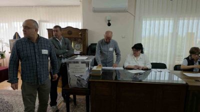 Edirne’de Talatpaşa Caddesindeki Bulgaristan Edirne Başkonsolosluğu binasında oy verme işlemi