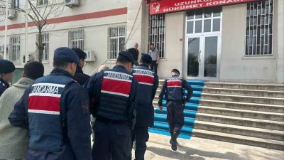 Edirne’nin Uzunköprü ilçesinde göçmen kaçakçılarına yönelik yürütülen çalışmalarda yakalanarak adliyeye