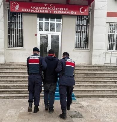 Edirne’nin Uzunköprü ilçesinde göçmen kaçakçılığına yönelik operasyonda organizatör olduğu belirlenen
