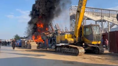 Edirne’de sanayi bölgesinde bulunan hurdacılar sitesinde çıkan yangın, kısa süreli