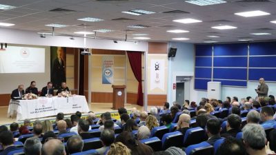 Balıkesir’in Edremit Kaymakamı Ahmet Odabaş başkanlığında toplanan ilçe protokolü, okullardaki