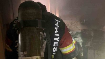 Balıkesir’in Edremit ilçesinde 3 katlı bir binanın en üst katında