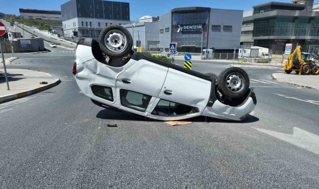Esenyurt’ta süratle geldiği iddia edilen sürücünün çarptığı otomobil takla attı.