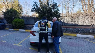 Esenyurt’ta, trafikte bir başka sürücü ile tartışan sürücü ve yolcuya