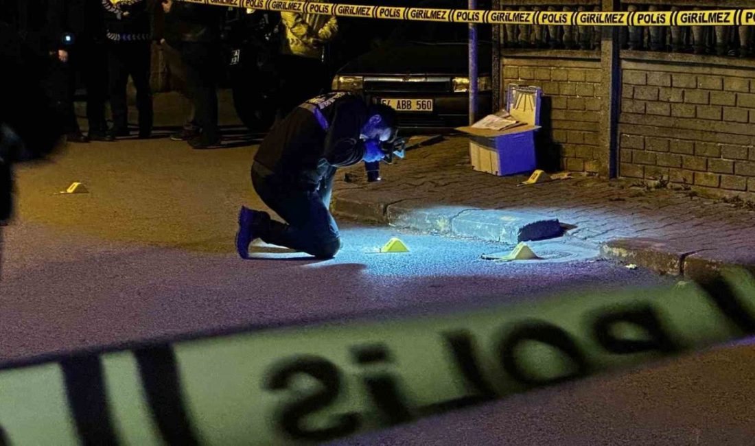 Sakarya’nın Adapazarı ilçesinde dün gece bir şahsın 3 sokak boyunca