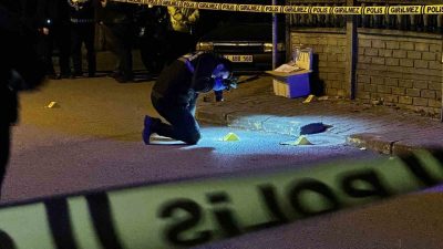 Sakarya’nın Adapazarı ilçesinde dün gece bir şahsın 3 sokak boyunca