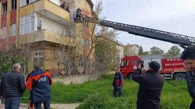 Edirne’nin Keşan ilçesinde yaşadığı evi ateşe veren genç babasını arayıp