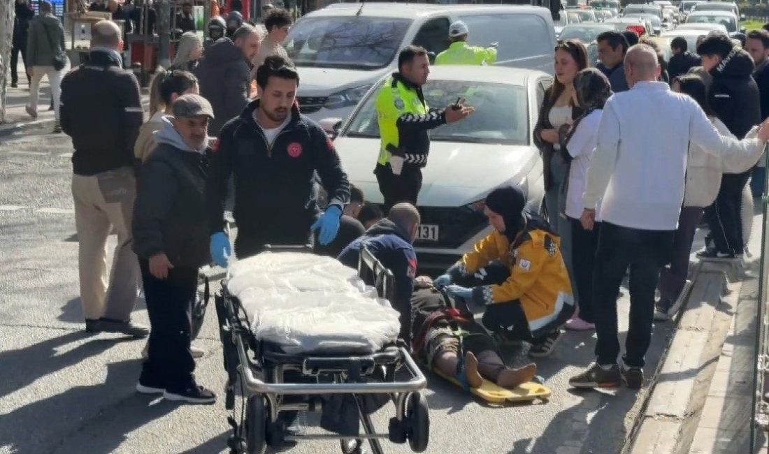 İstanbul Fatih’te yolun karşısına geçmeye çalışan yaşlı kadına otomobil çarptı.